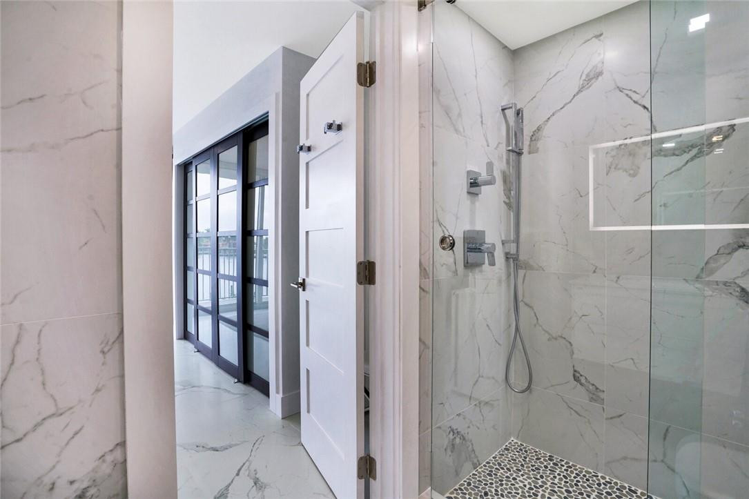 77 South Birch Road, Unit 3B Fort Lauderdale, FL 33316 - Photo 21 of 39 guest shower