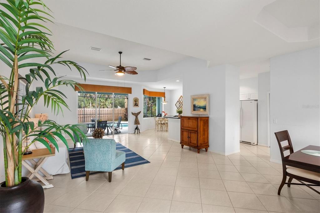 160 Wading Bird Drive Venice, FL 34292 - Photo 12 of 47 a living room with furniture and a potted plant