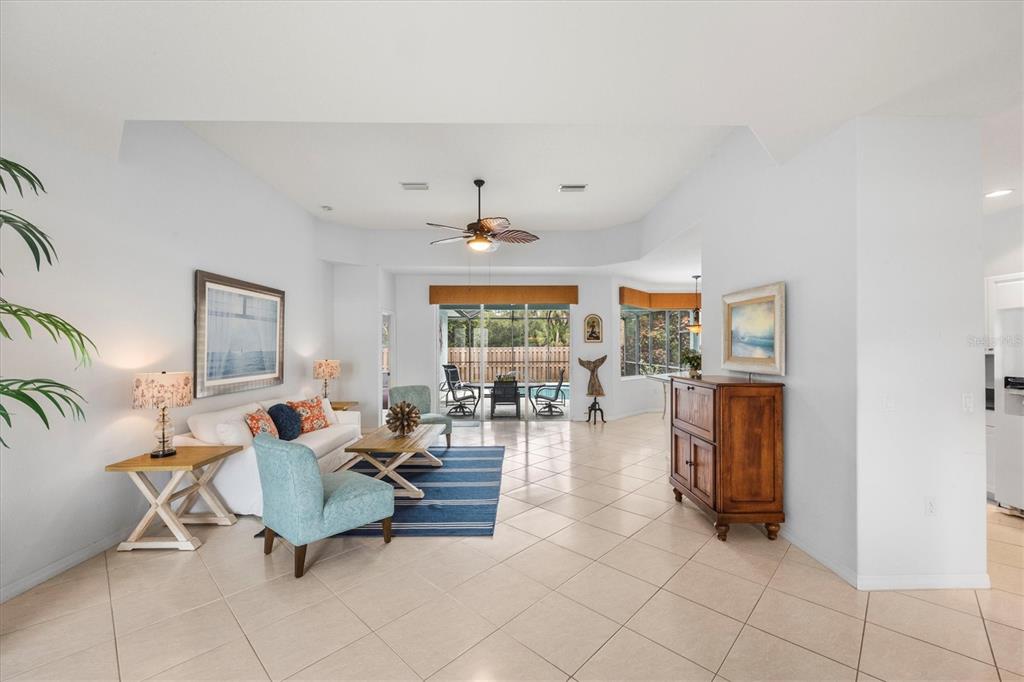 160 Wading Bird Drive Venice, FL 34292 - Photo 13 of 47 a living room with furniture and dining table