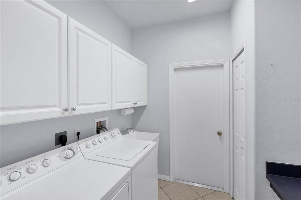 160 Wading Bird Drive Venice, FL 34292 - Photo 42 of 47 a utility room with dryer and washer