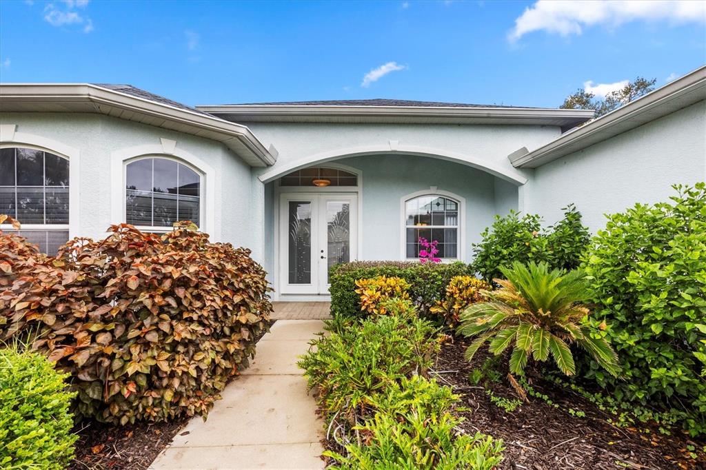 160 Wading Bird Drive Venice, FL 34292 - Photo 7 of 47 a front view of a house with garden