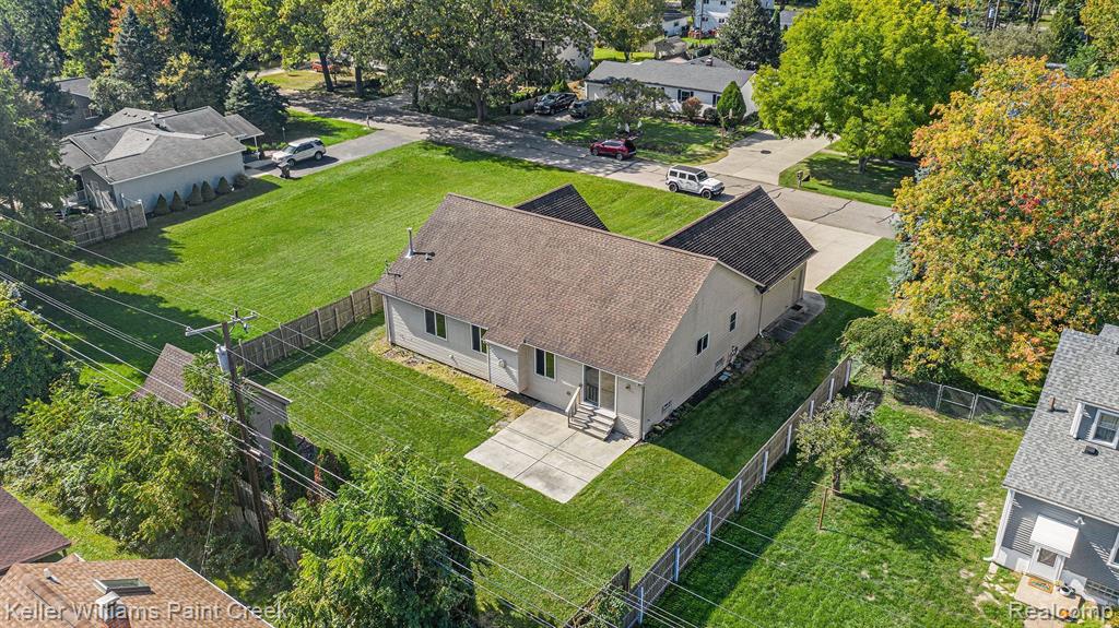 3141 Hessel Avenue Rochester Hills, MI 48307 - Photo 3 of 32