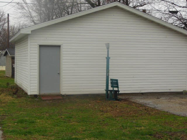 214 Fair Avenue Flora, IL 62839 - Photo 18 of 21 Gallery Image 18