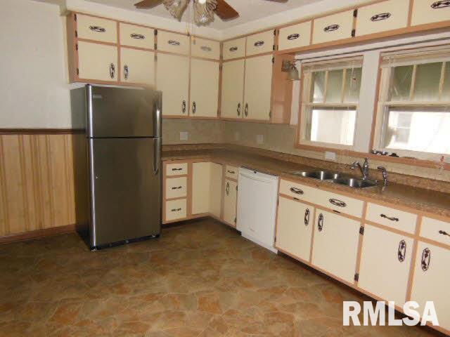 214 Fair Avenue Flora, IL 62839 - Photo 4 of 21 Gallery Image 4
