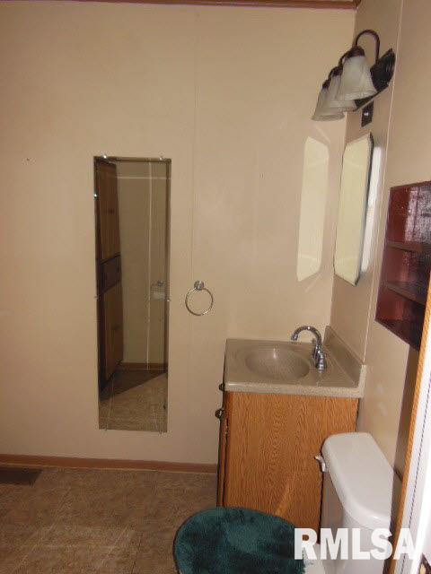 214 Fair Avenue Flora, IL 62839 - Photo 10 of 21 Gallery Image 10