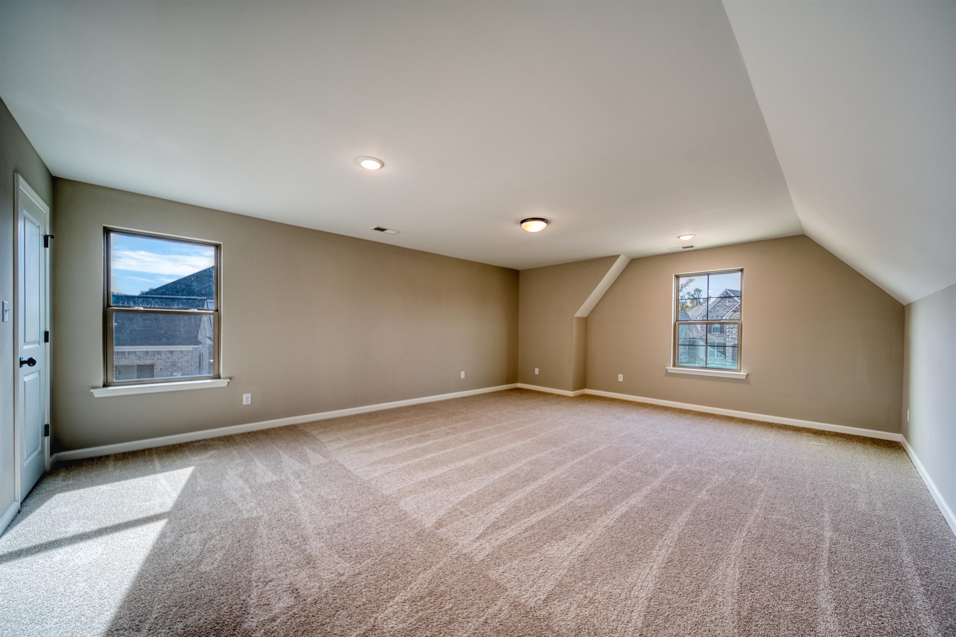 515 Garland Drive Covington, TN 38019 - Photo 35 of 38 an empty room with windows