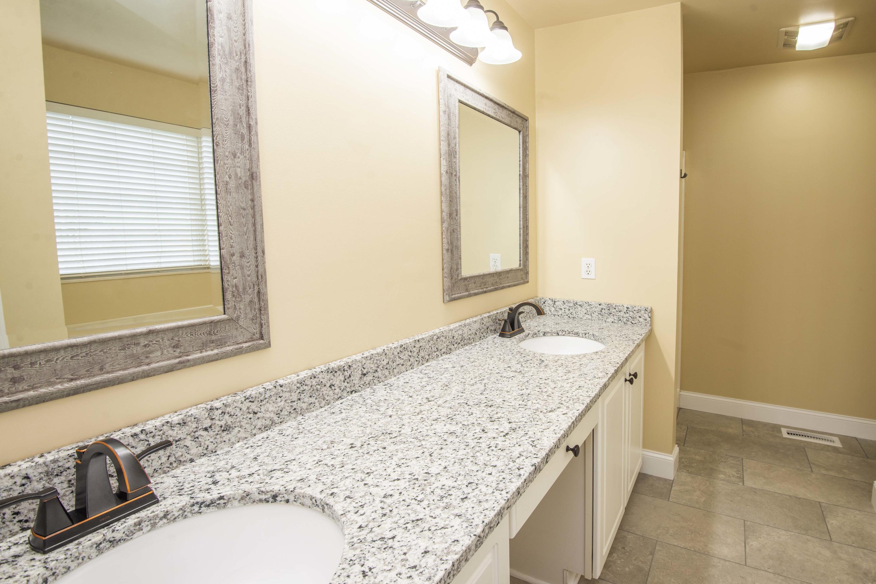1384 Wineberry Road Powell, TN 37849 - Photo 20 of 40 Master Bath 1_1