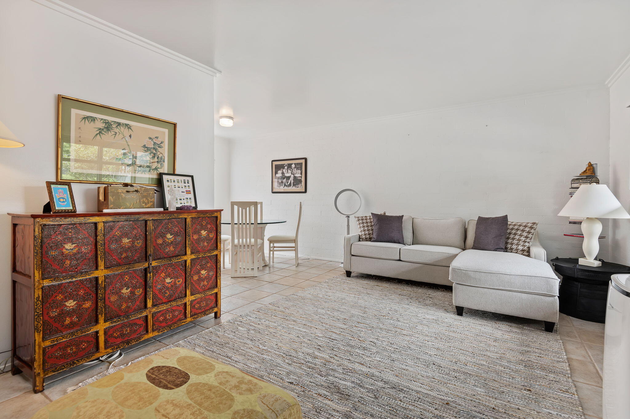 1375 Virginia Road Santa Barbara, CA 93108 - Photo 15 of 37 a living room with furniture