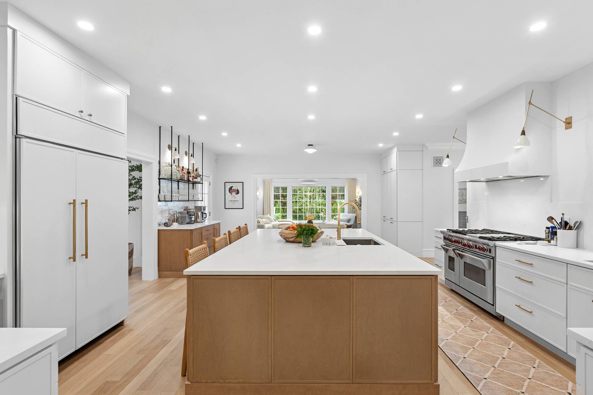 8 Barclay Court East Hampton, NY 11937 - Photo 11 of 48 a large kitchen with stainless steel appliances kitchen island a stove a refrigerator a oven and a sink