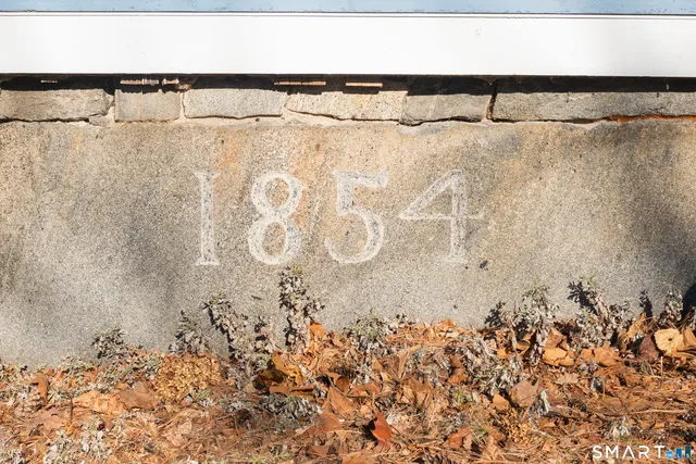 a front view of house with yard