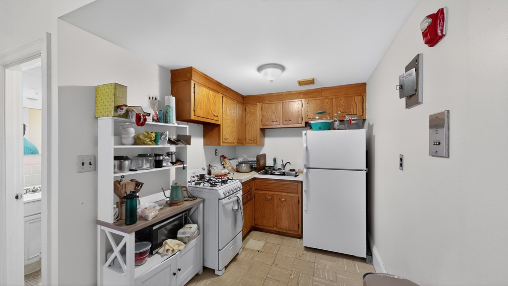 1069 Beacon Street, Unit 2 Brookline, MA 02446 - Photo 8 of 10