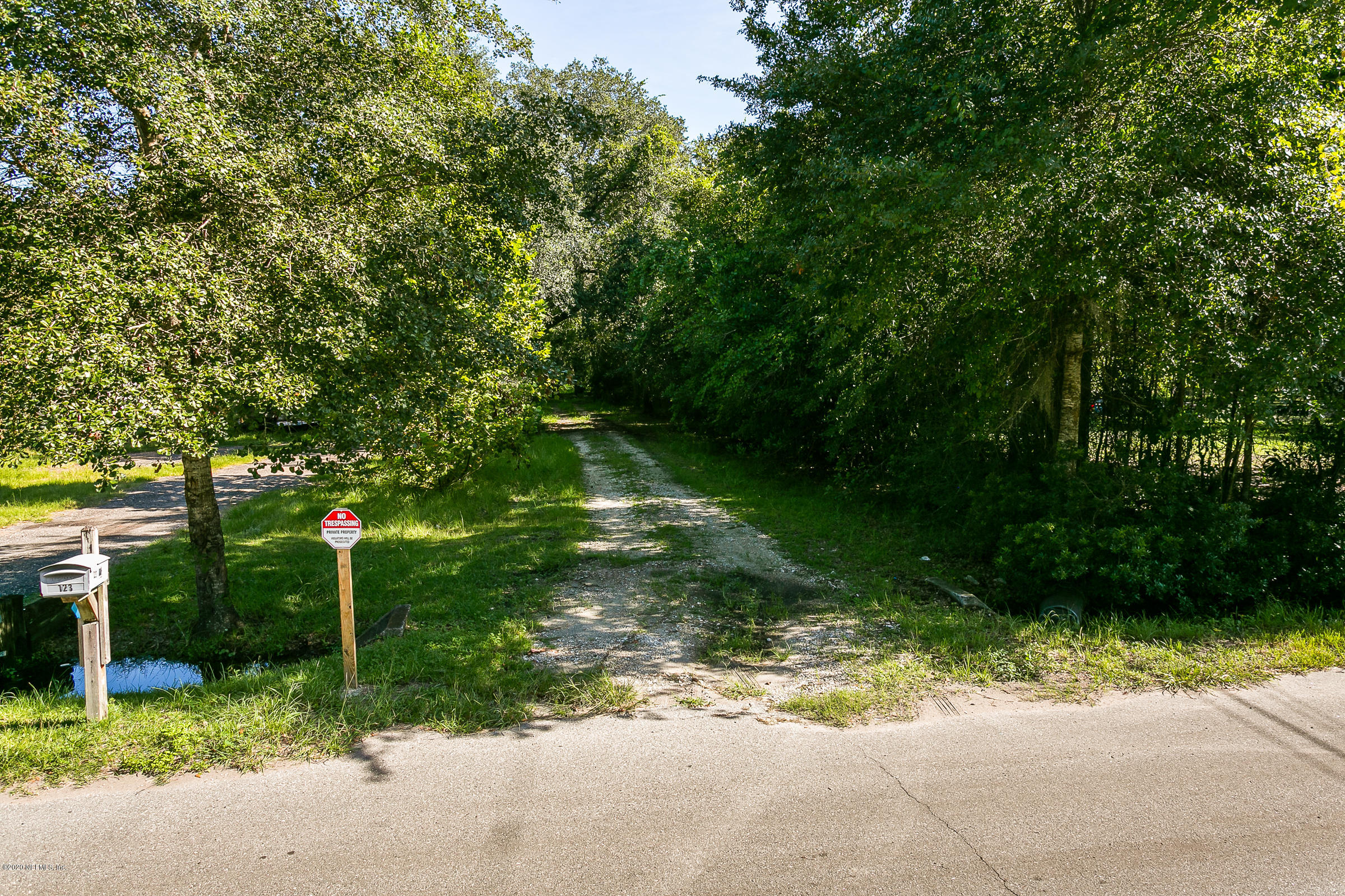 123 Bernard Road Jacksonville, FL 32218 - Photo 1 of 19 Driveway Entrance