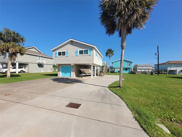 $1,900 | 16607 Henry Morgan Road, Jamaica Beach, TX 77554