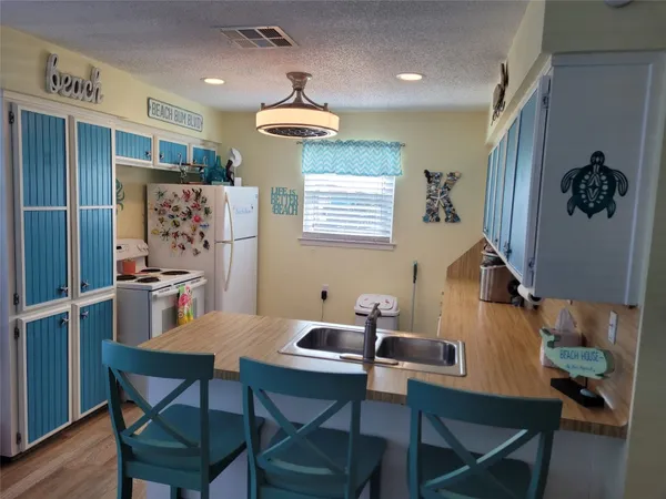 $1,900 | 16607 Henry Morgan Road, Jamaica Beach, TX 77554