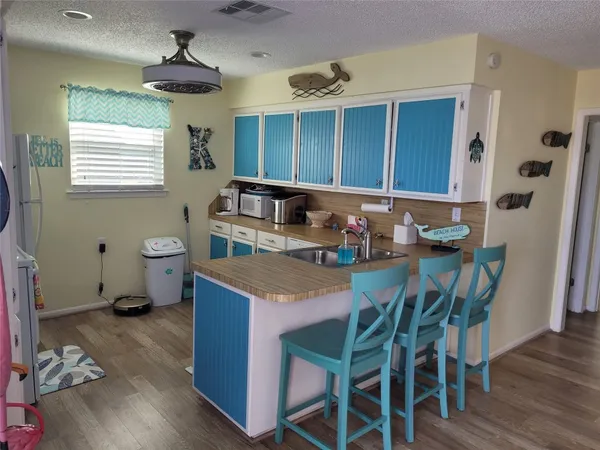 $1,900 | 16607 Henry Morgan Road, Jamaica Beach, TX 77554