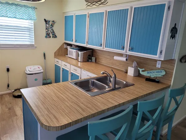 $1,900 | 16607 Henry Morgan Road, Jamaica Beach, TX 77554