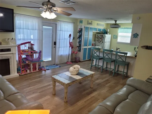 $1,900 | 16607 Henry Morgan Road, Jamaica Beach, TX 77554