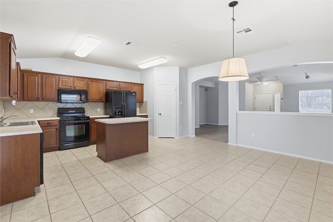 2308 Pearson Way Round Rock, TX 78665 - Photo 10 of 24