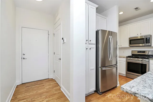 $2,050 | 558 Oakland Avenue, Charlotte, NC 28204