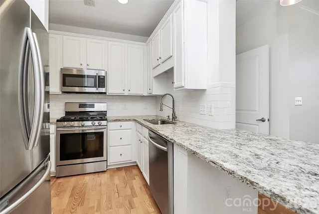 $2,050 | 558 Oakland Avenue, Charlotte, NC 28204