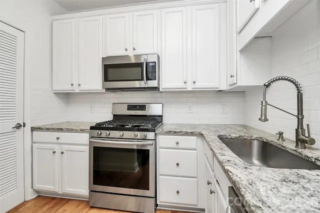 $2,050 | 558 Oakland Avenue, Charlotte, NC 28204