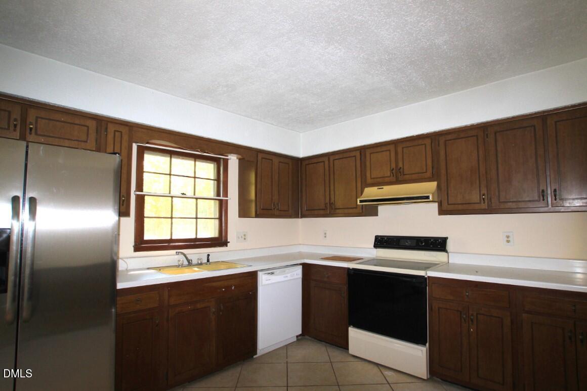 1212 Old Apex Road Cary, NC 27513 - Photo 2 of 13 kitchen