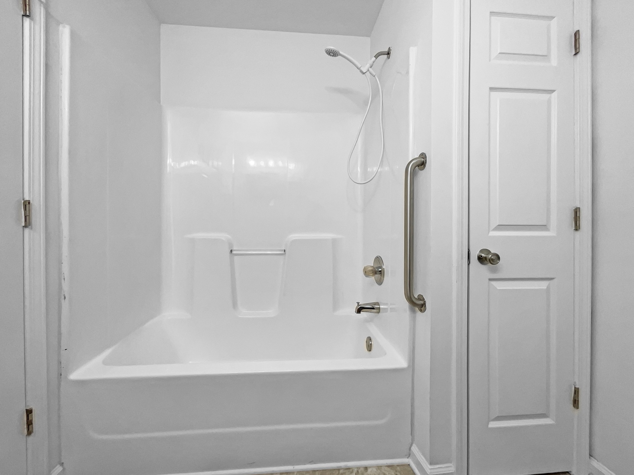 2284 Wiley Pardue Road Ashland City, TN 37015 - Photo 14 of 19 a bathroom with a bathtub