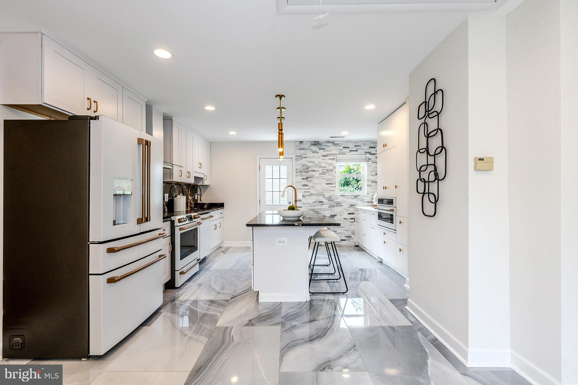 2923 Fairhill Road Fairfax, VA 22031 - Photo 12 of 63 Gallery Image 12