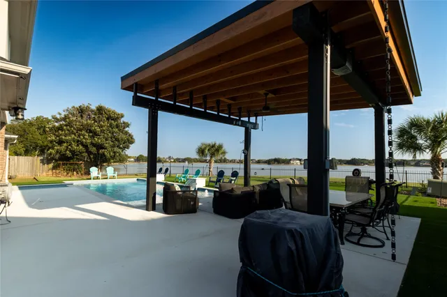 $850,000 | 3811 Lakeridge Canyon Drive, Sugar Land, TX 77498