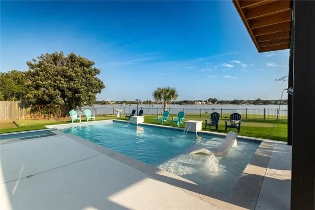 $850,000 | 3811 Lakeridge Canyon Drive, Sugar Land, TX 77498