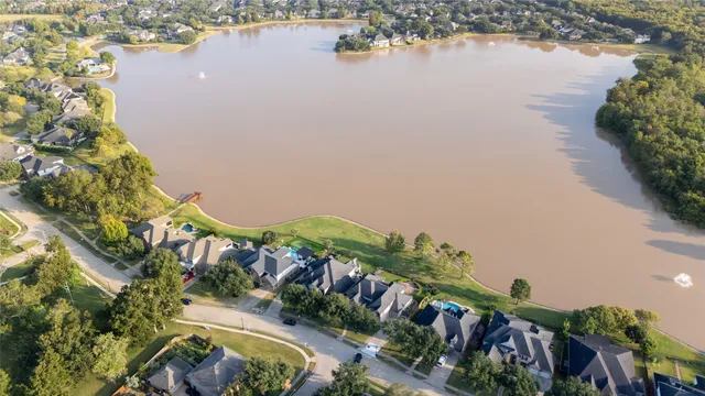 $850,000 | 3811 Lakeridge Canyon Drive, Sugar Land, TX 77498