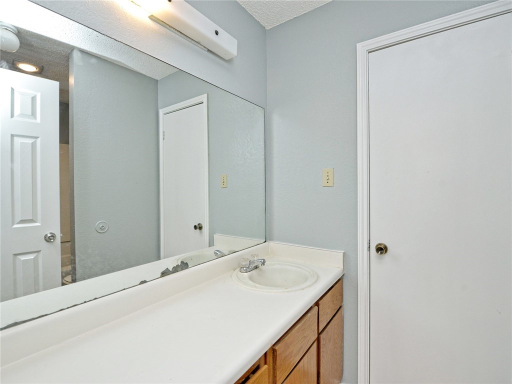 5809 Spring Meadow Road, Unit B Austin, TX 78744 - Photo 11 of 15