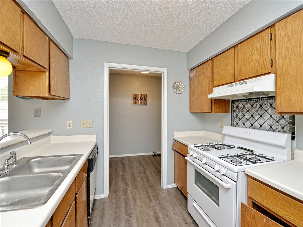 5809 Spring Meadow Road, Unit B Austin, TX 78744 - Photo 3 of 15