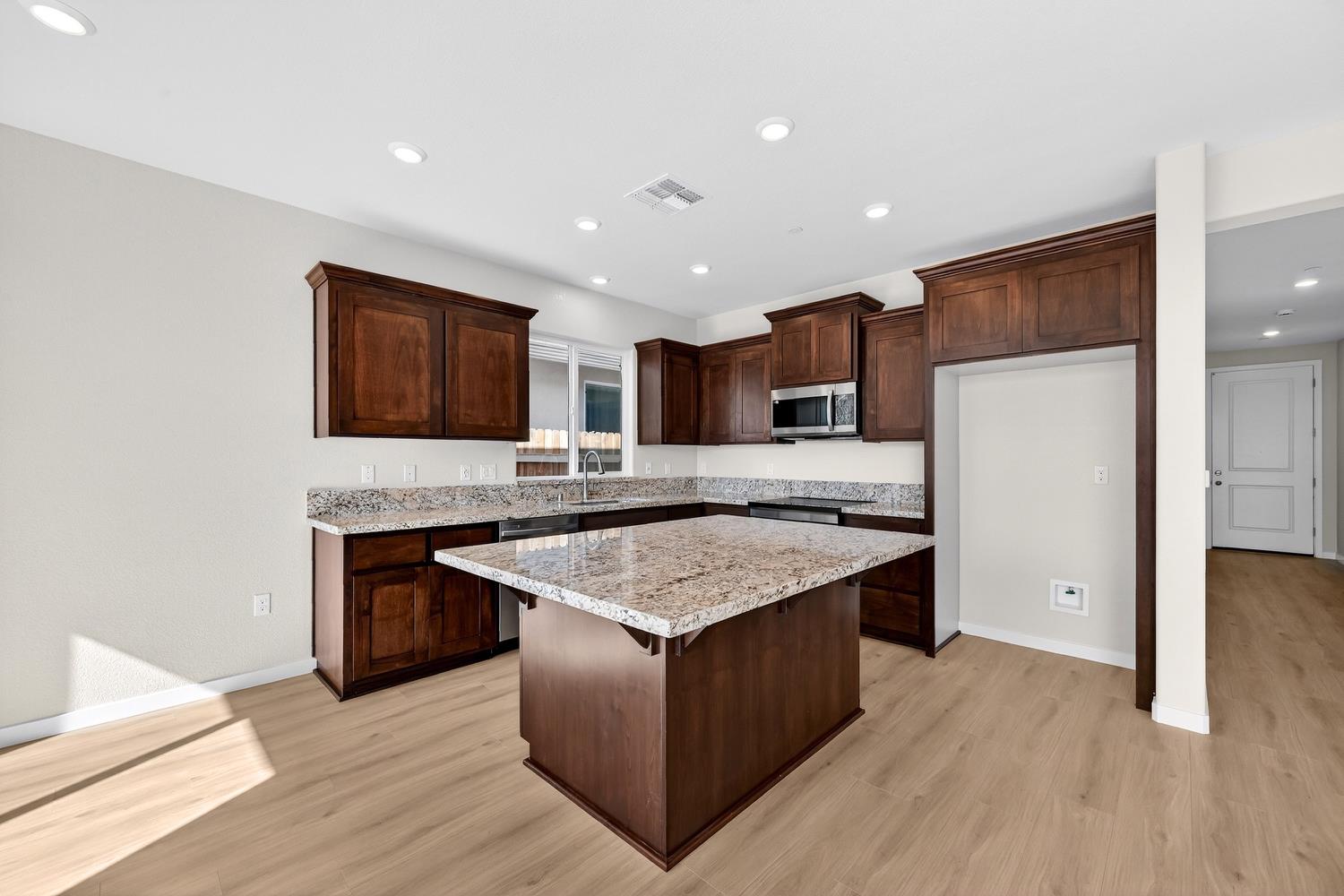 1128 Mallory Ridge Street Roseville, CA 95747 - Photo 3 of 14