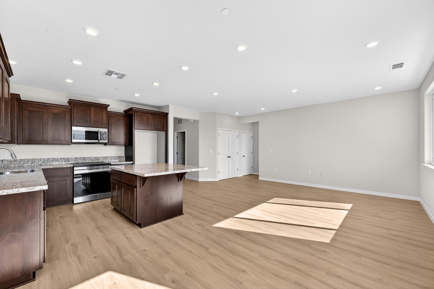 1128 Mallory Ridge Street Roseville, CA 95747 - Photo 4 of 14