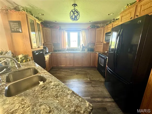 $949,000 | 46613 Winter Road, Browning, MO 64630