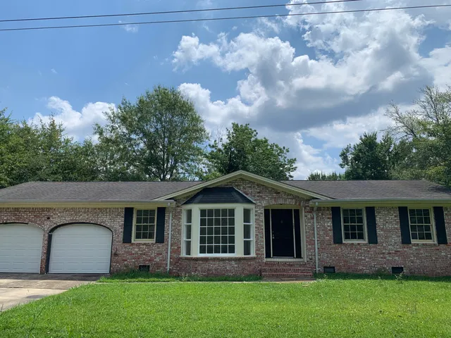 $1,600 | 205 Pinewood Drive, Summerville, SC 29483