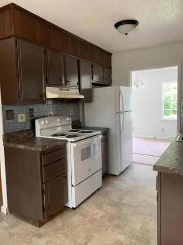 $1,600 | 205 Pinewood Drive, Summerville, SC 29483