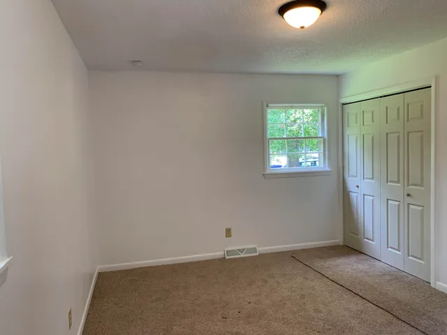 $1,600 | 205 Pinewood Drive, Summerville, SC 29483