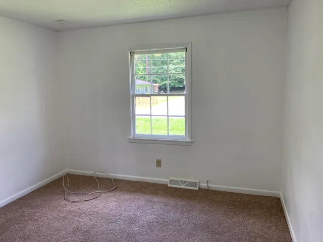 $1,600 | 205 Pinewood Drive, Summerville, SC 29483