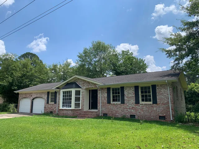 $1,600 | 205 Pinewood Drive, Summerville, SC 29483