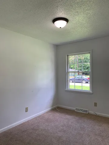 $1,600 | 205 Pinewood Drive, Summerville, SC 29483