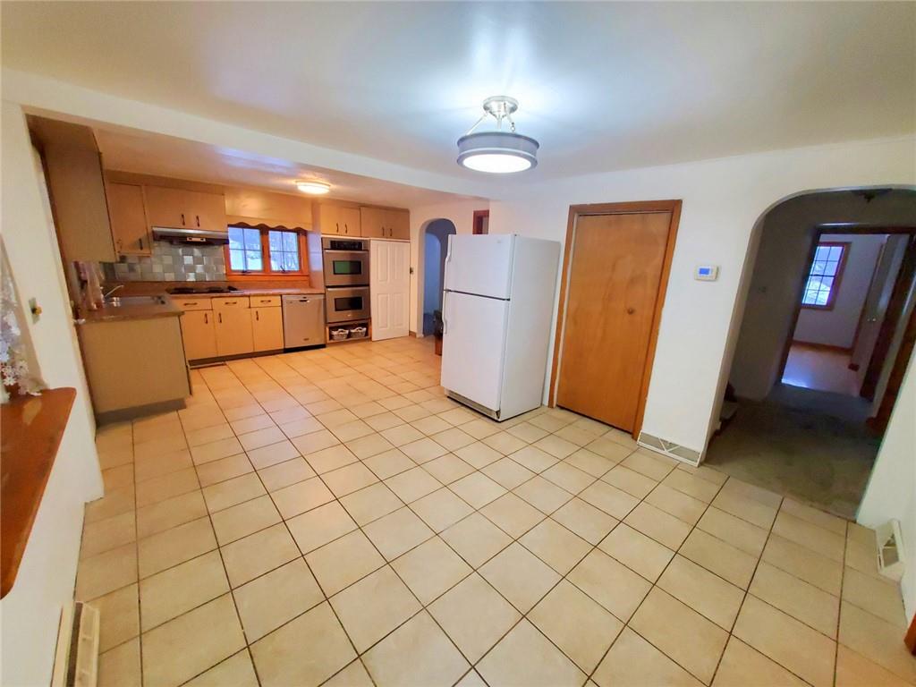 213 Decatur Drive Butler, PA 16002 - Photo 4 of 22