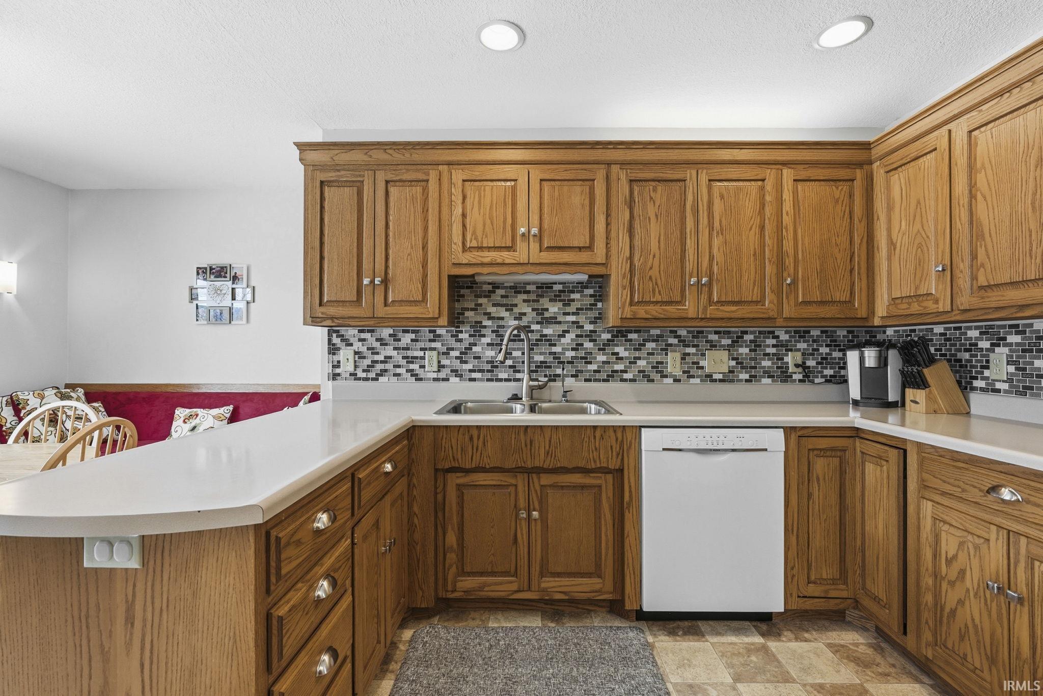 2303 Meadowsweet Court Fort Wayne, IN 46808 - Photo 13 of 28