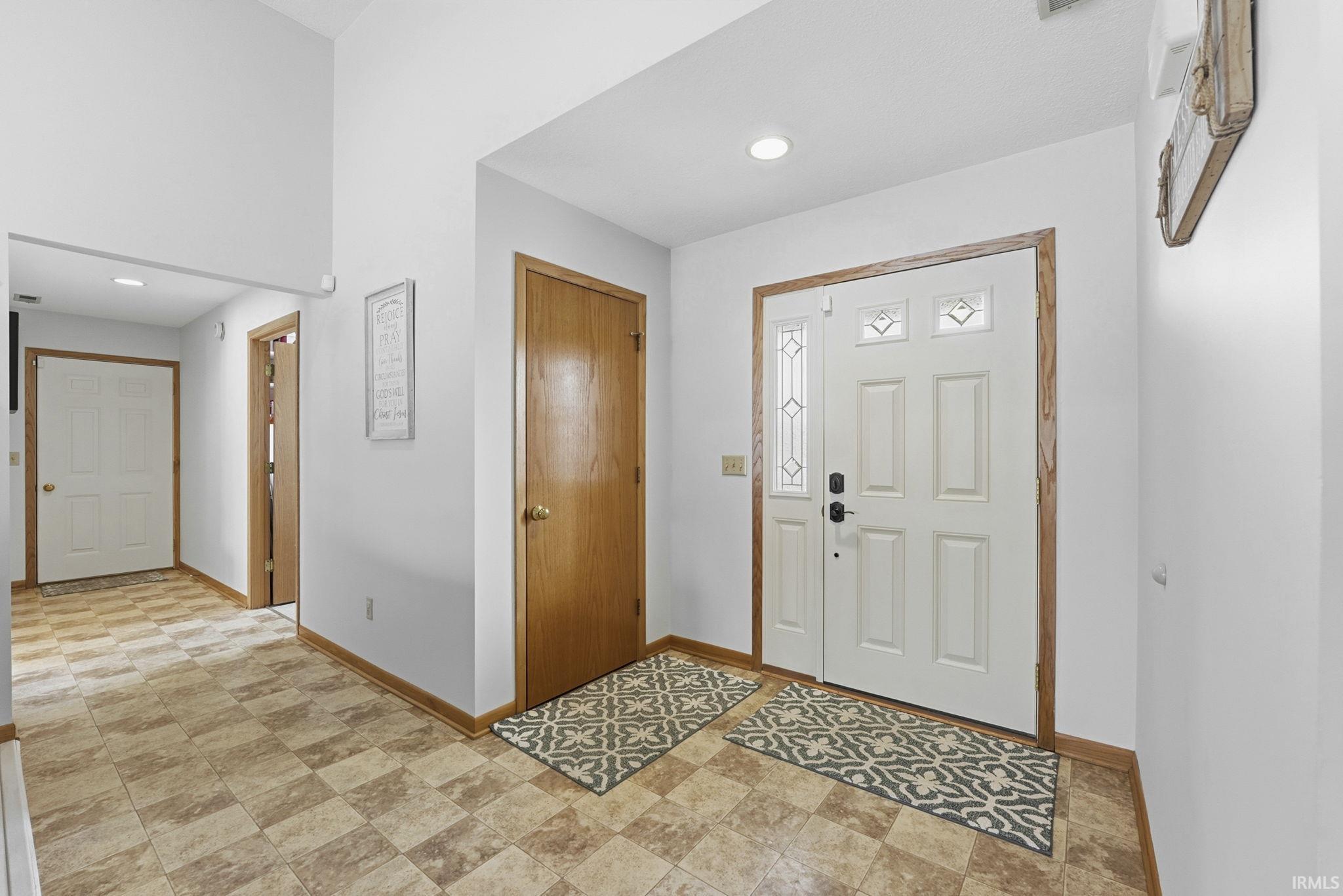 2303 Meadowsweet Court Fort Wayne, IN 46808 - Photo 4 of 28