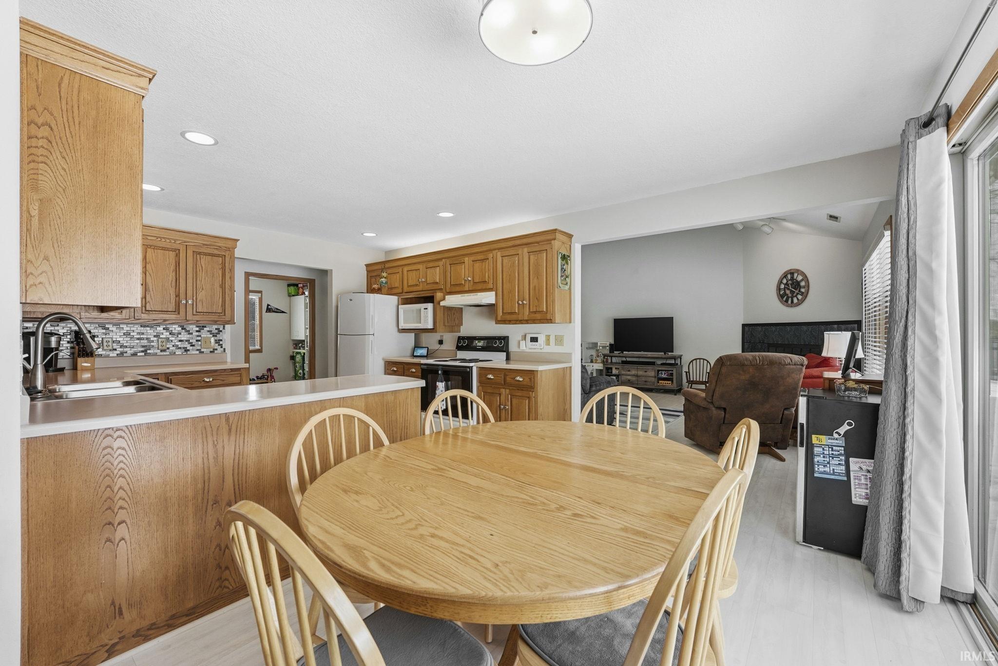 2303 Meadowsweet Court Fort Wayne, IN 46808 - Photo 10 of 28