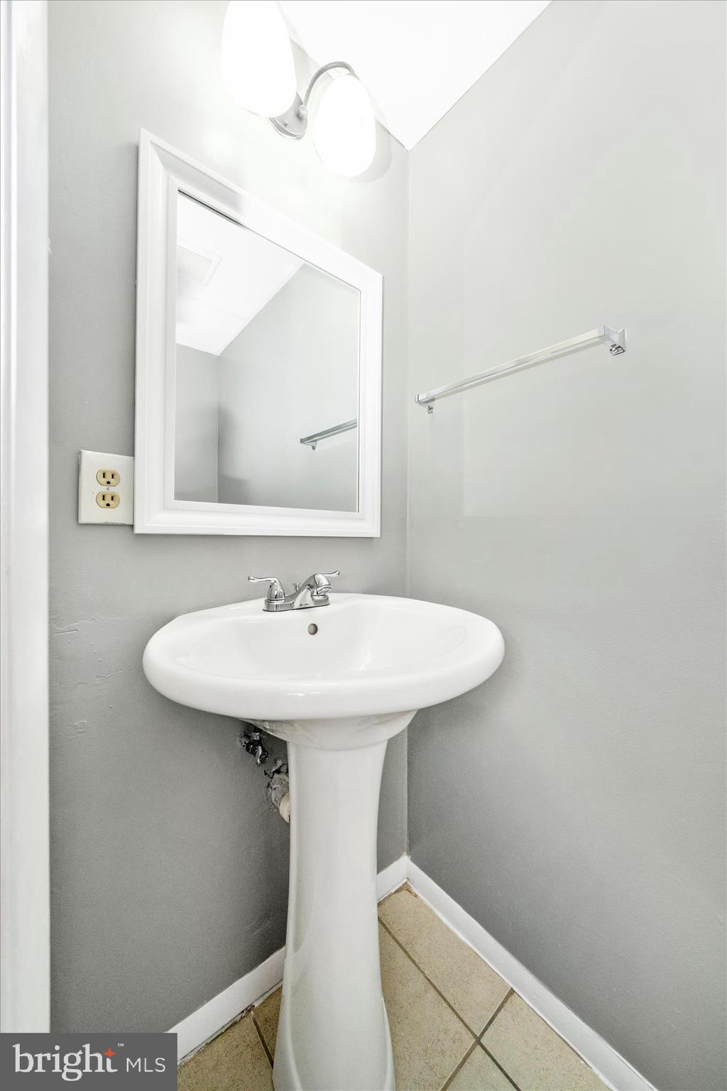 3749 Castle Terrace, Unit 12114 Silver Spring, MD 20904 - Photo 38 of 51 Lower Bath