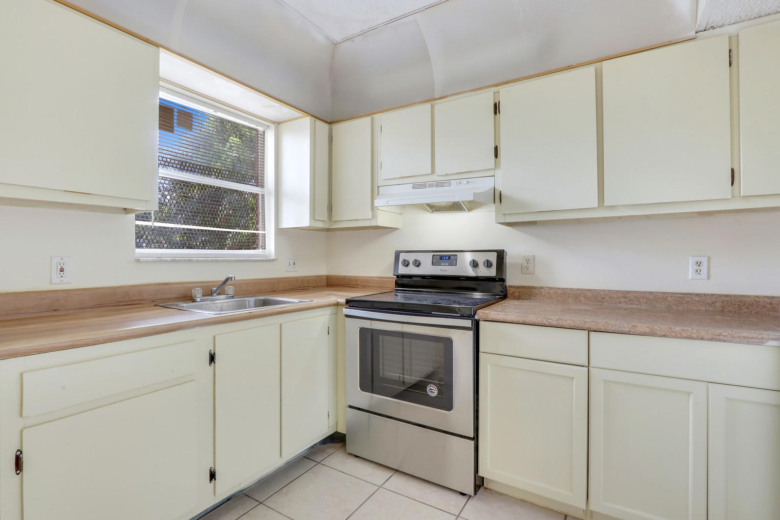 1521 West 26th Court, Unit D Riviera Beach, FL 33404 - Photo 7 of 20 10_Images_10_of_20_mls