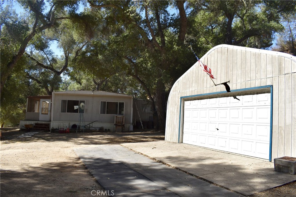 76370 Bryson Hesperia Road Bradley, CA 93426 - Photo 8 of 23 a view of backyard of house