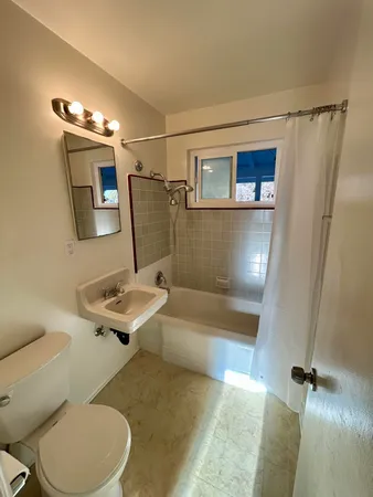 $2,600 | 530 East Anapamu Street, Unit B, Santa Barbara, CA 93103